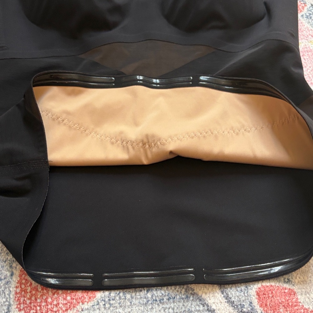 Honeylove LiftWear Cami in black, built-in, wireless bra, compression, L - Picture 8 of 12